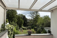 Blick-in-Garten-von-Terrasse
