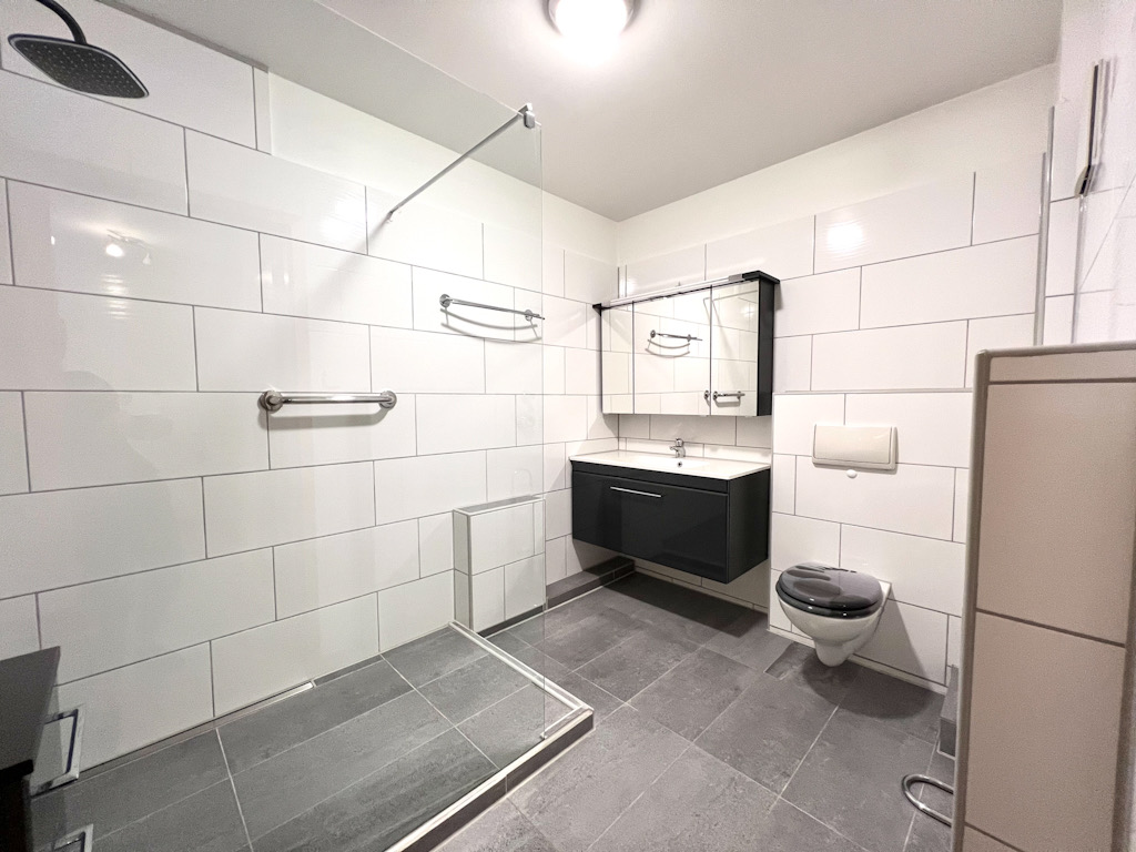 Rollstuhlgerechte Wohnung mit Aufzug, Garten, TGStellplatz