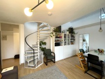 Wohnen Blick Galerietreppe / Küche