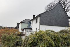 Hausfront-schraeg-2-scaled