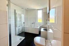 FREP-Mietwohnung-Essen-Kettwig-Modernes-Bad-mit-Badewanne