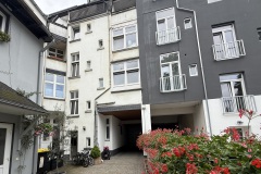 MFH-Duisburg-Hochfeld-Haus-Hofansicht-mit-Durchfahrt-First-Real-Estate-Partner