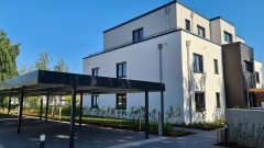 Ansicht Seite mit Carport