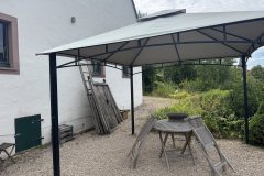 Pavillon-hinter-Werkstatt