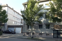 Strassenseite-Schlenhofstr.-Blick-Durchfahrt-Mitteltrakt